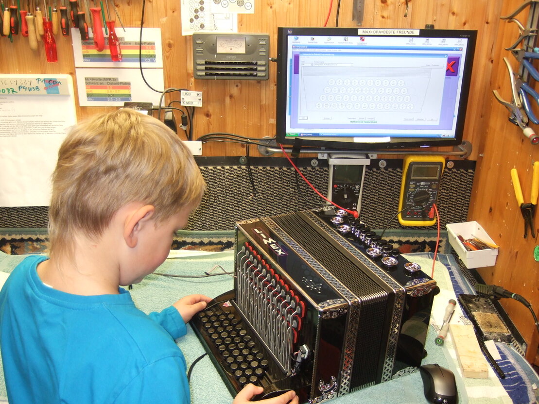 Werkstattservice für elektronische Musikinstrumente