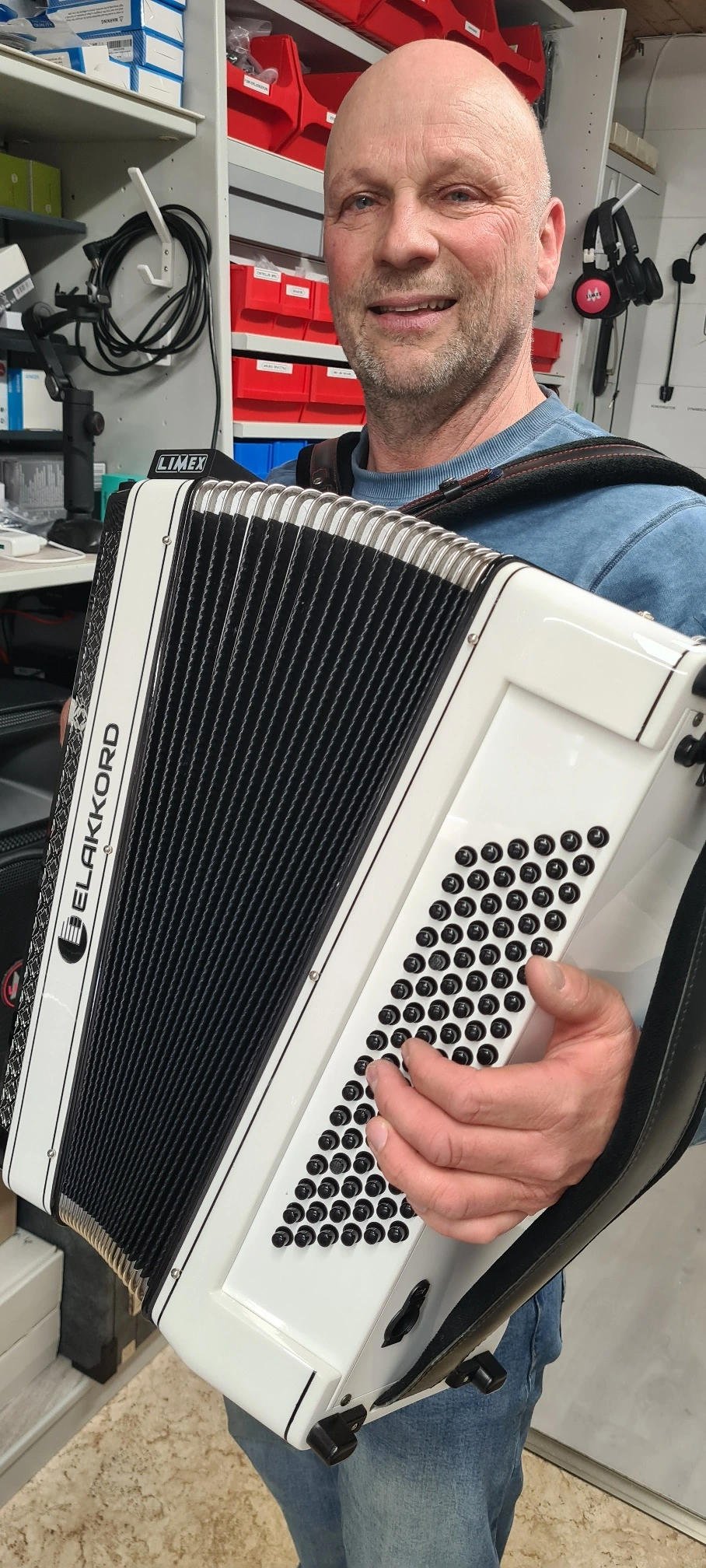 Nahaufnahme der Balgbewegung eines Akkordeons